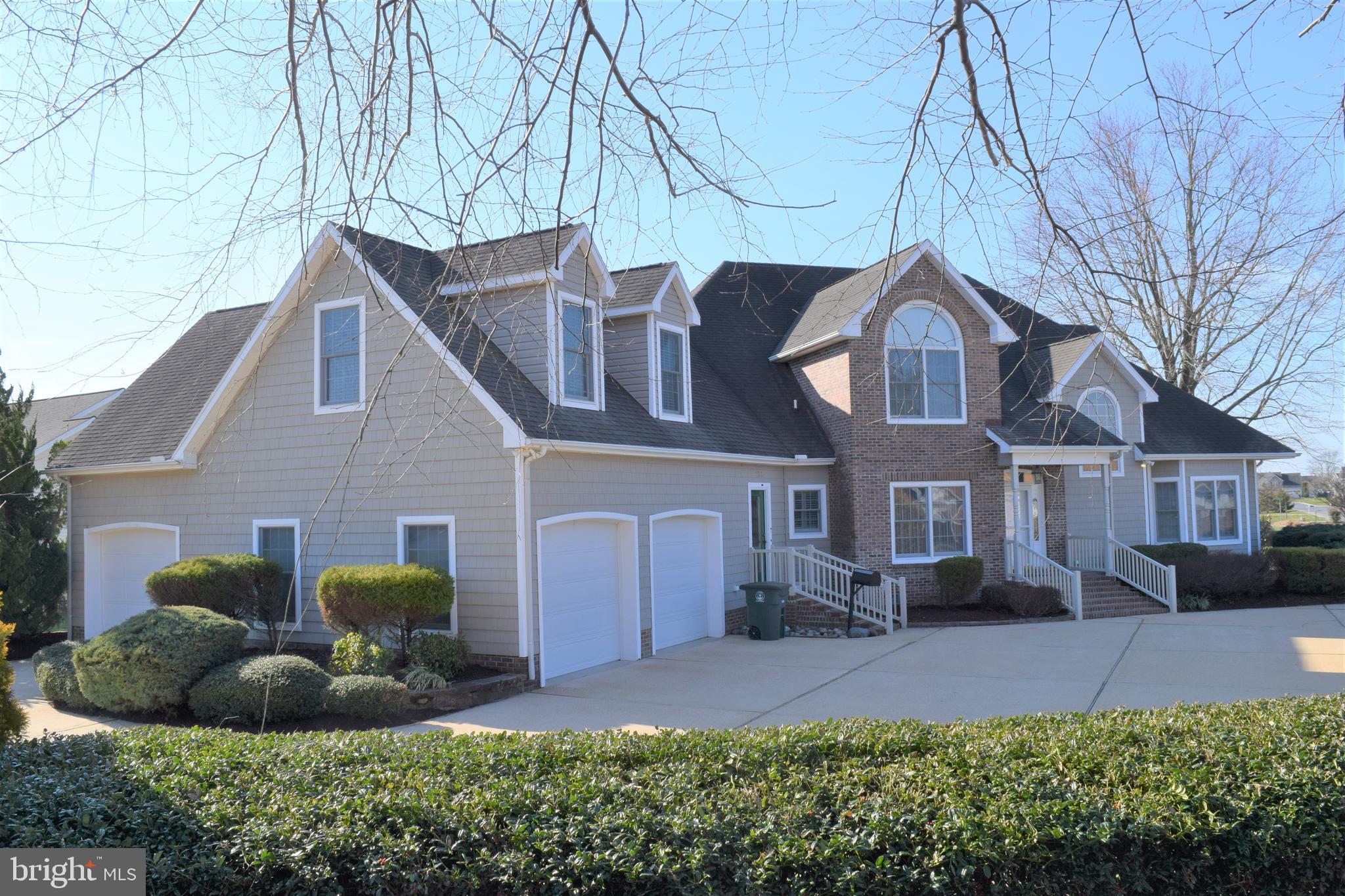 HENRYS GREEN - Residential