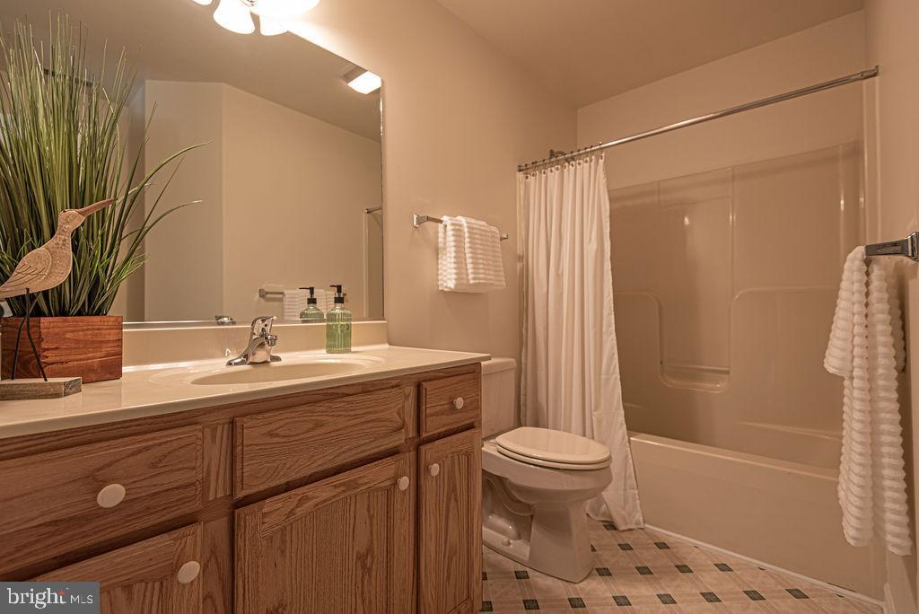 HENRYS GREEN - Residential