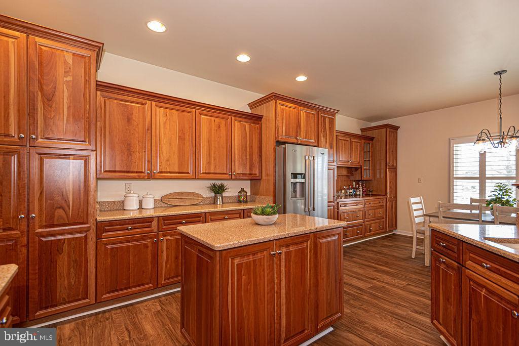 HENRYS GREEN - Residential