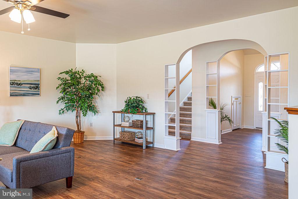 HENRYS GREEN - Residential