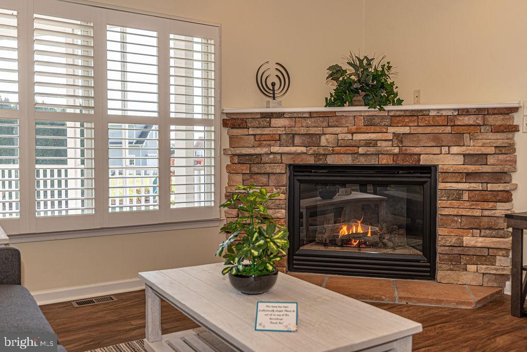 HENRYS GREEN - Residential