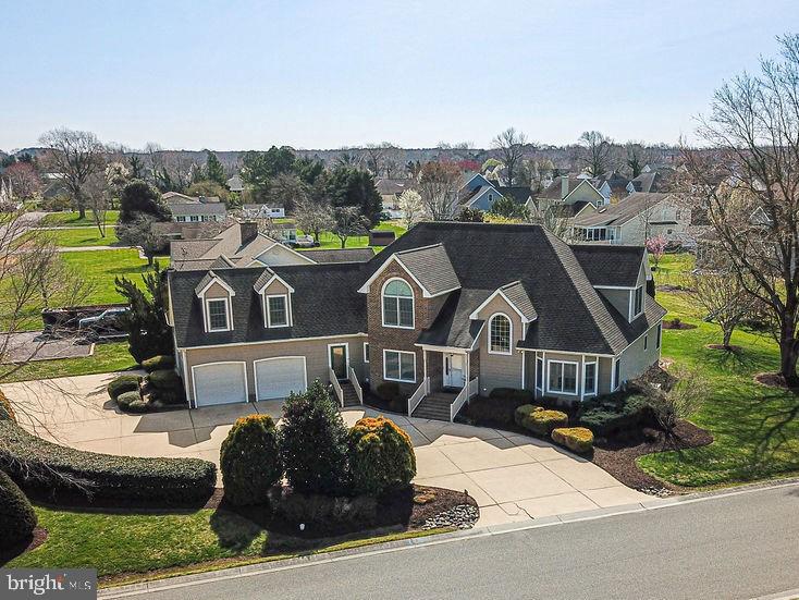 HENRYS GREEN - Residential