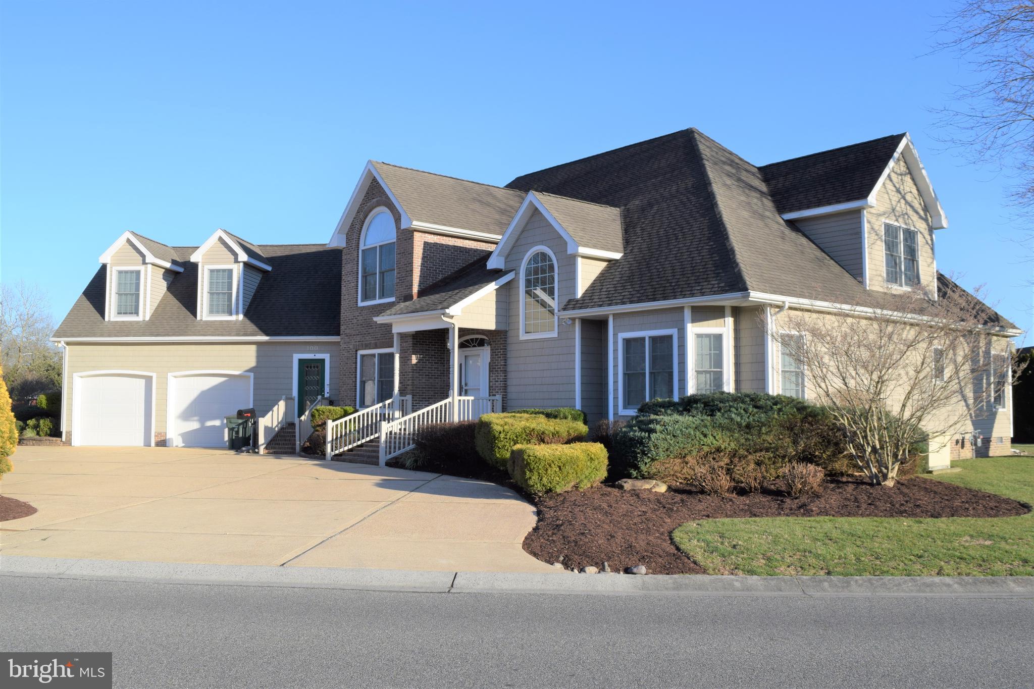 HENRYS GREEN - Residential