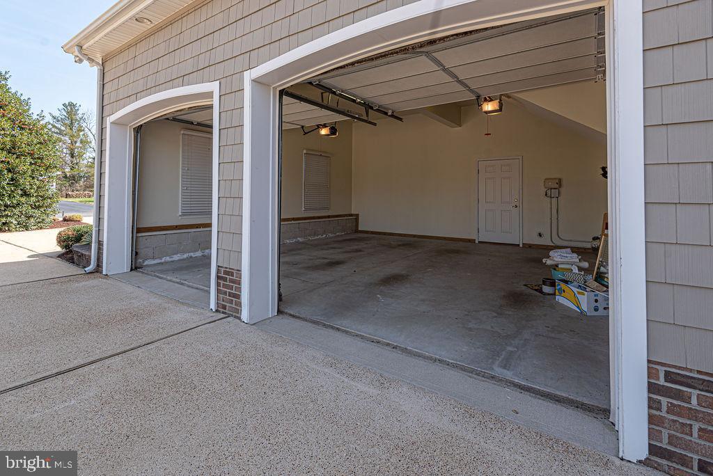 HENRYS GREEN - Residential