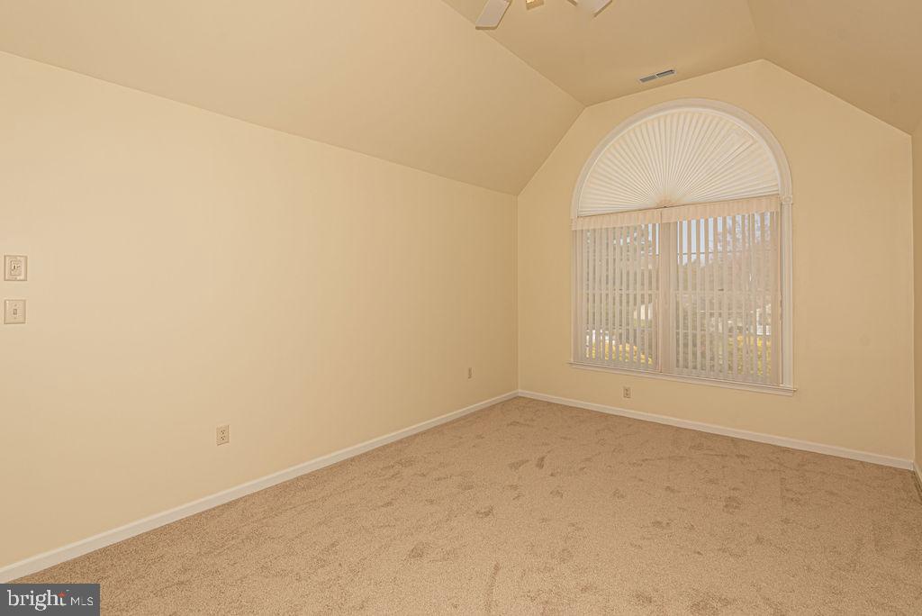 HENRYS GREEN - Residential