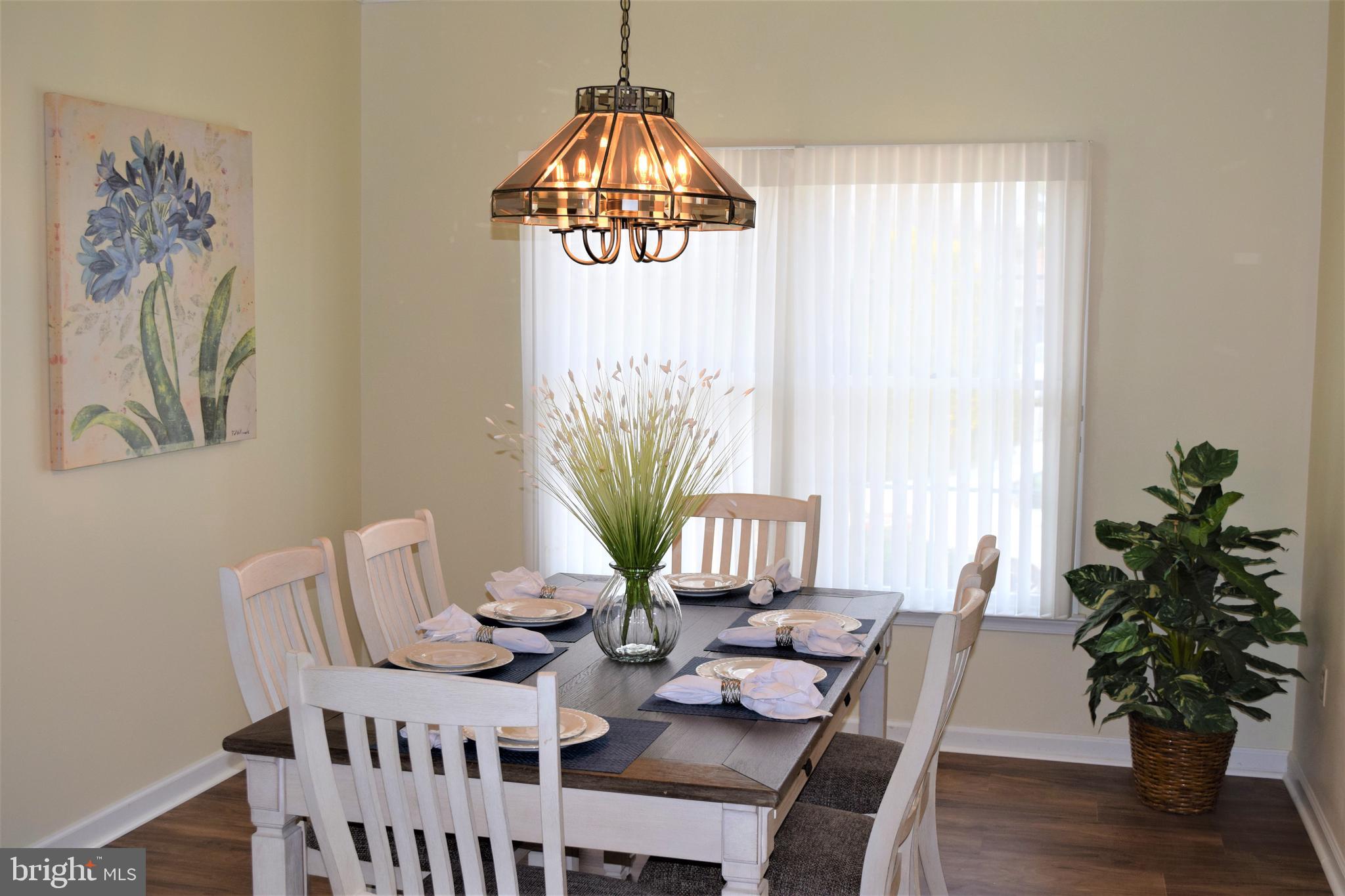 HENRYS GREEN - Residential