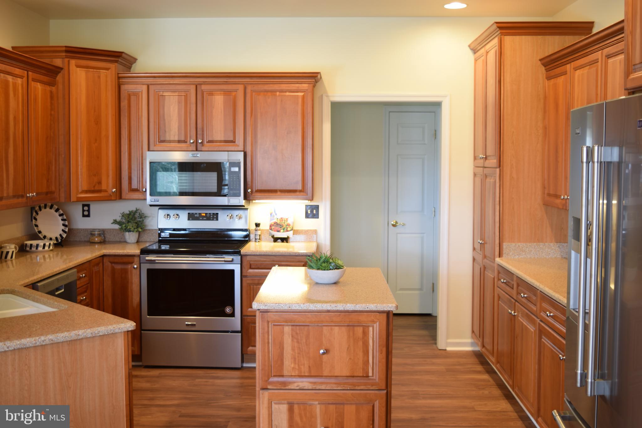 HENRYS GREEN - Residential