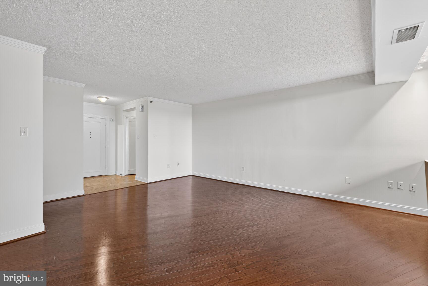 THE CARLETON OF CHEVY CHASE - Residential