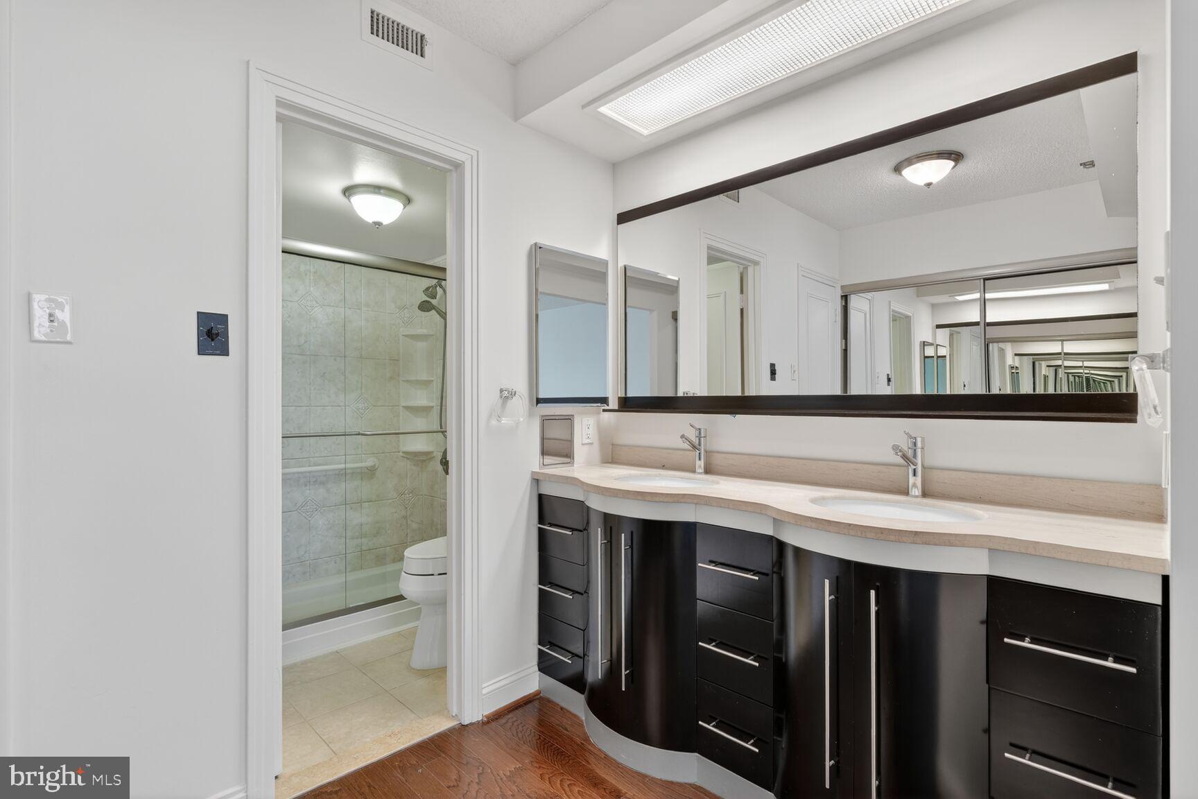 THE CARLETON OF CHEVY CHASE - Residential