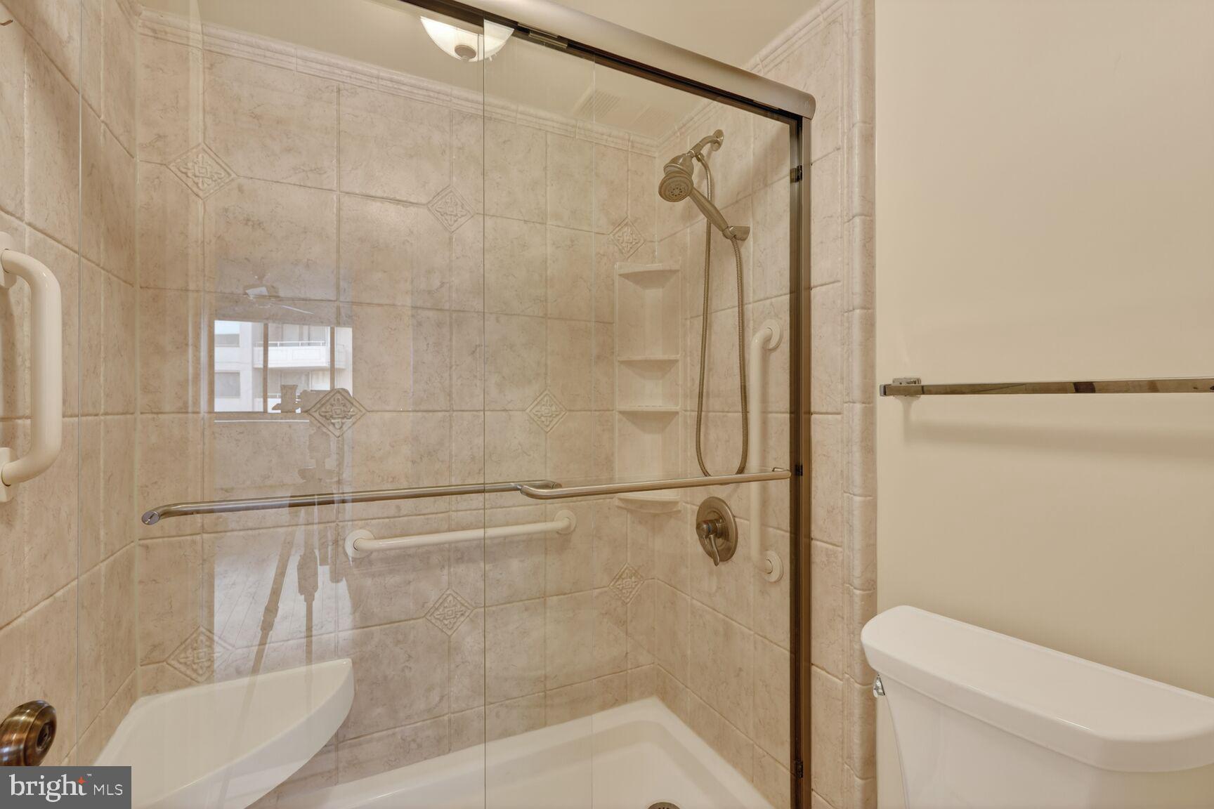 THE CARLETON OF CHEVY CHASE - Residential