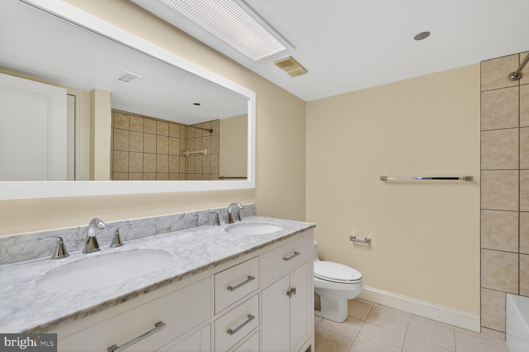 THE CARLETON OF CHEVY CHASE - Residential