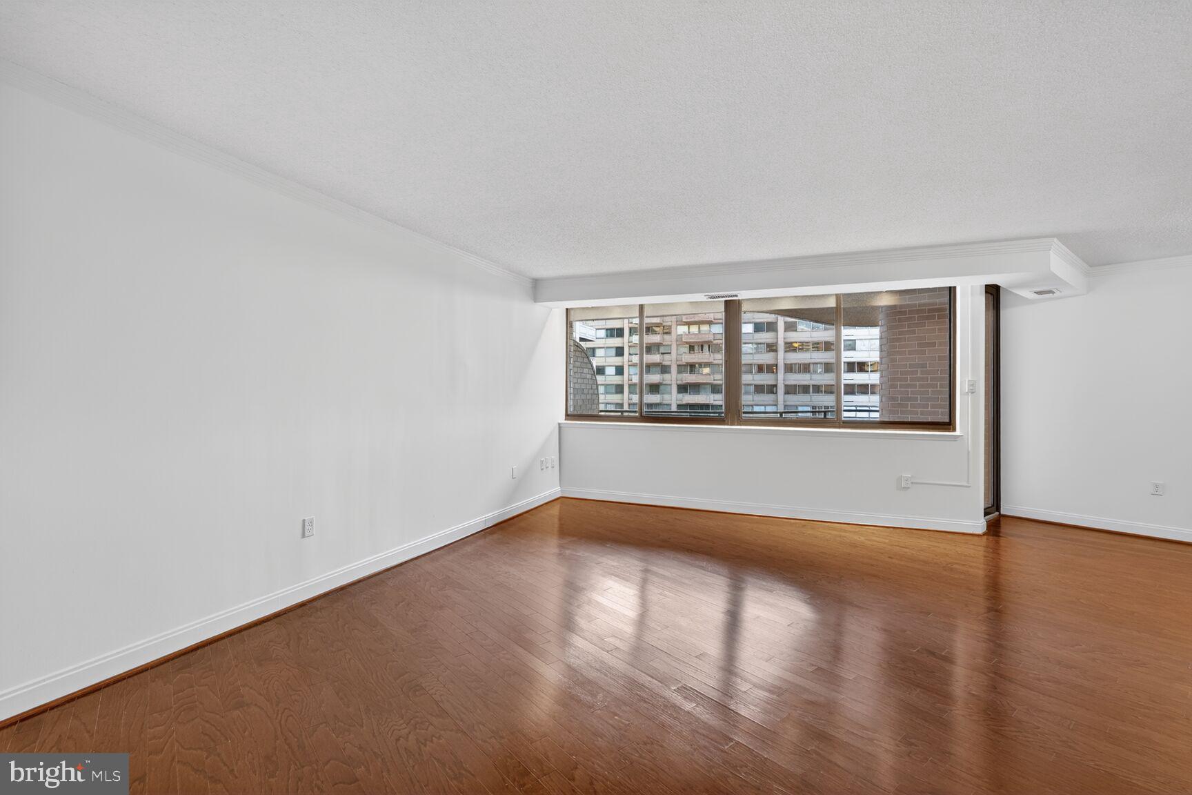 THE CARLETON OF CHEVY CHASE - Residential