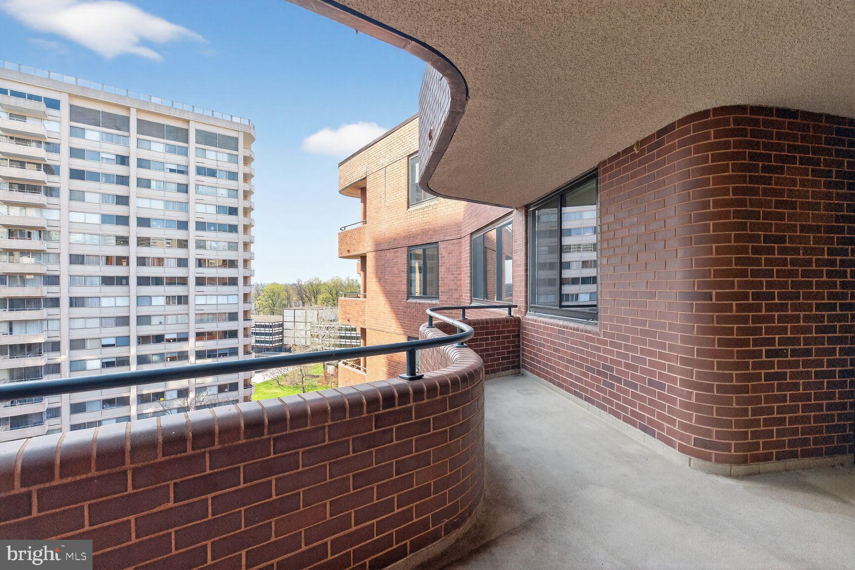 THE CARLETON OF CHEVY CHASE - Residential