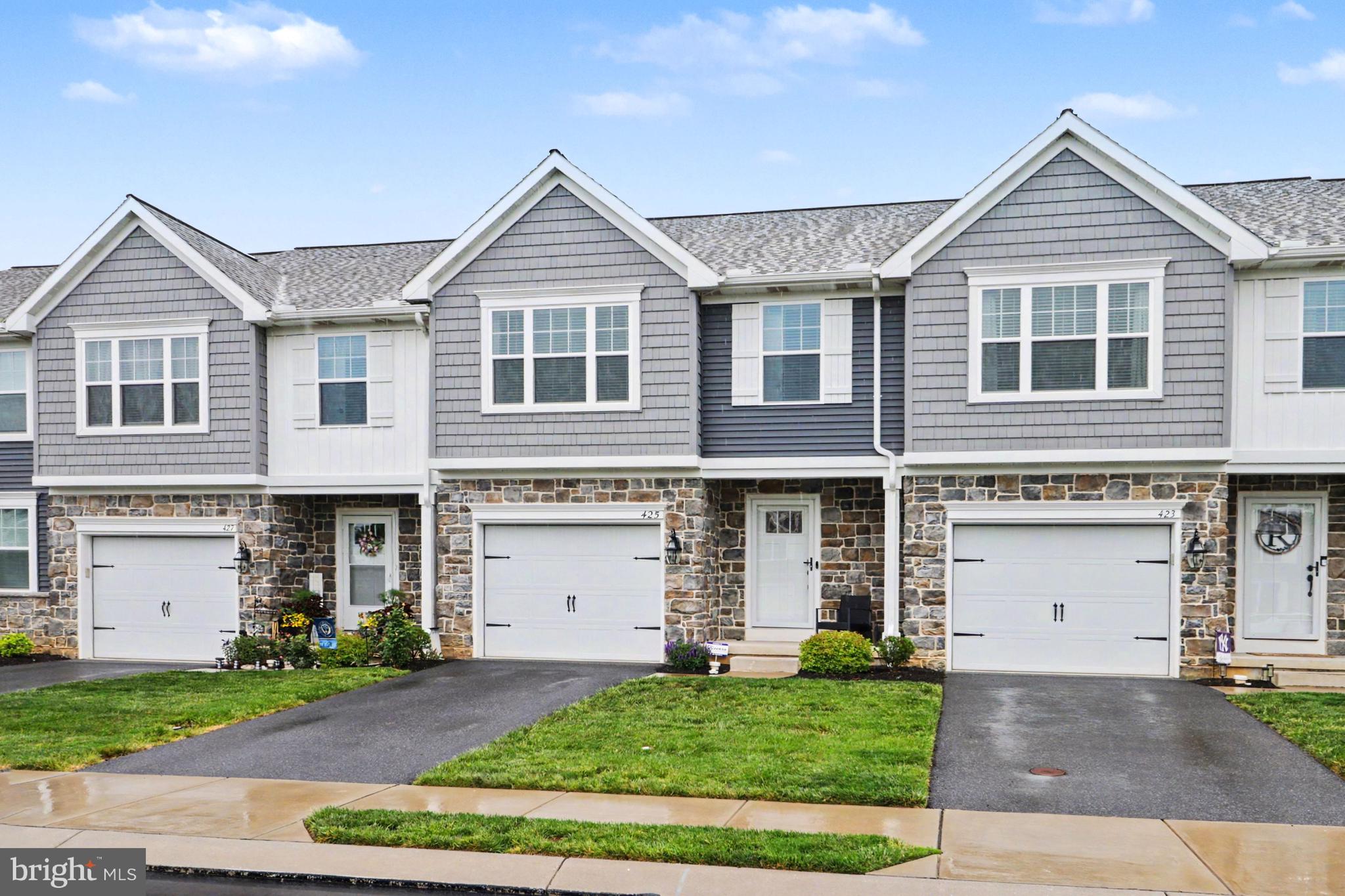 425 MAYAPPLE DR