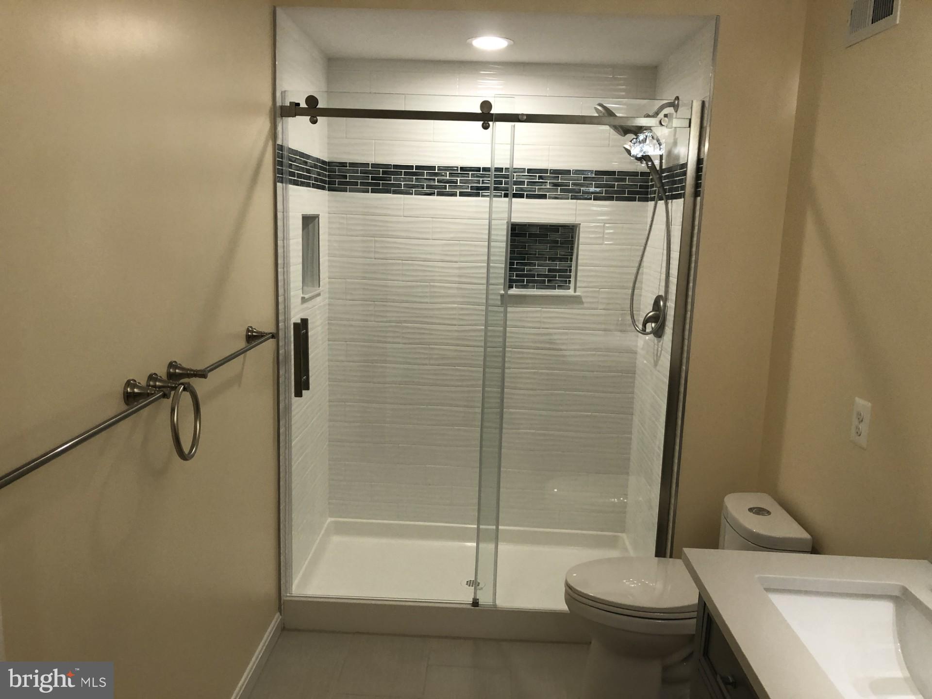 BROAD CREEK ESTATES - Residential Lease