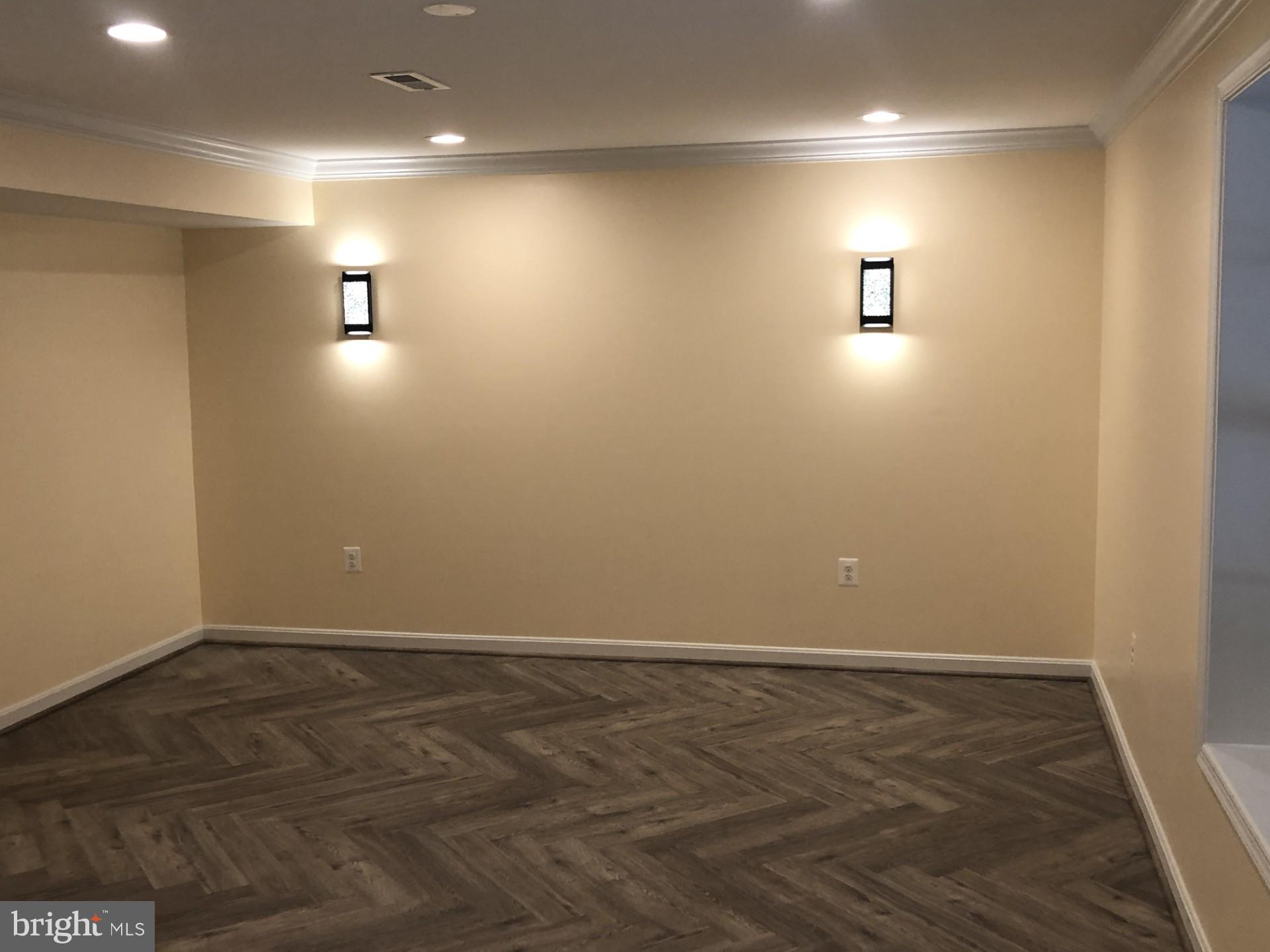 BROAD CREEK ESTATES - Residential Lease