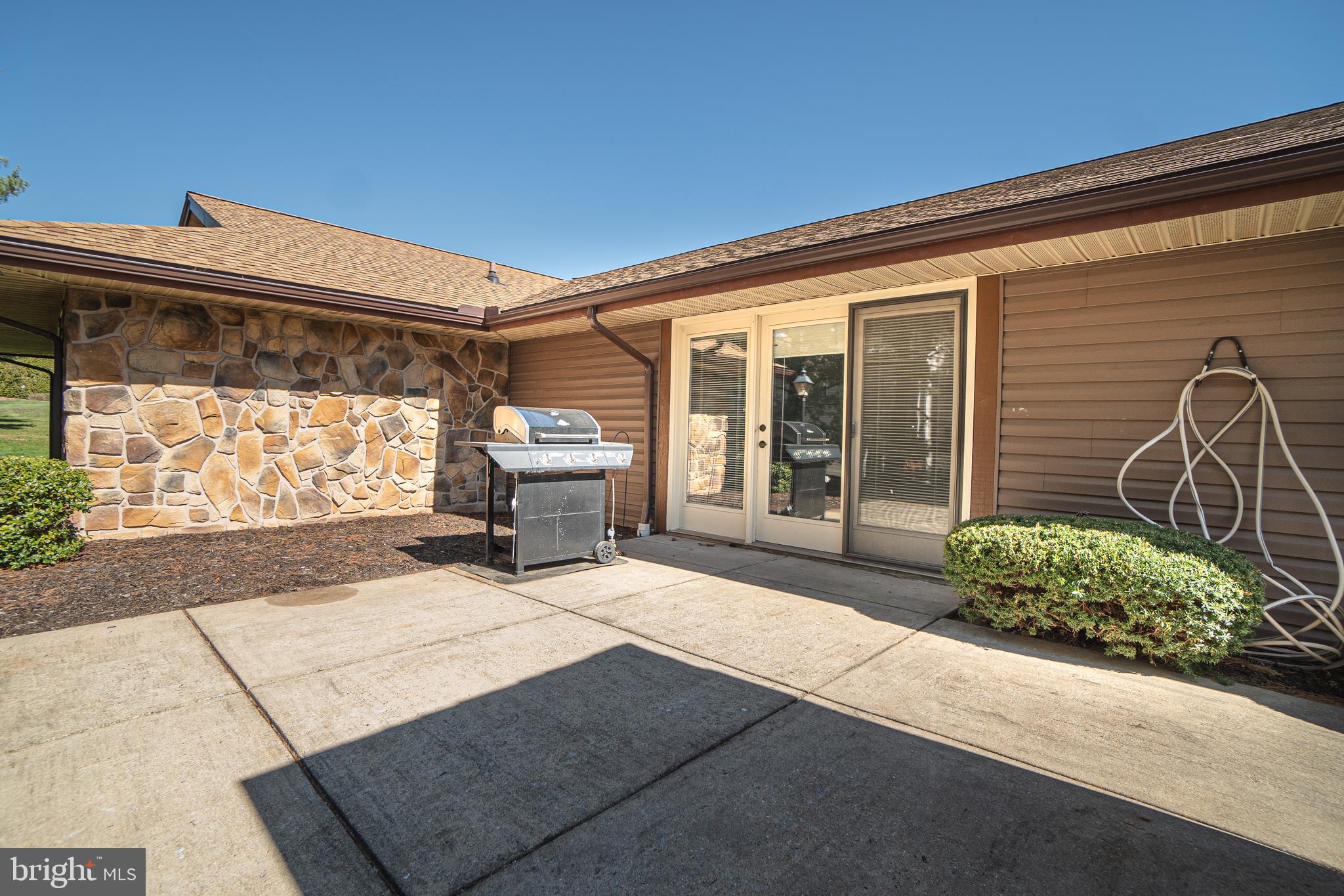 CRESTVIEW VILLAS - Residential