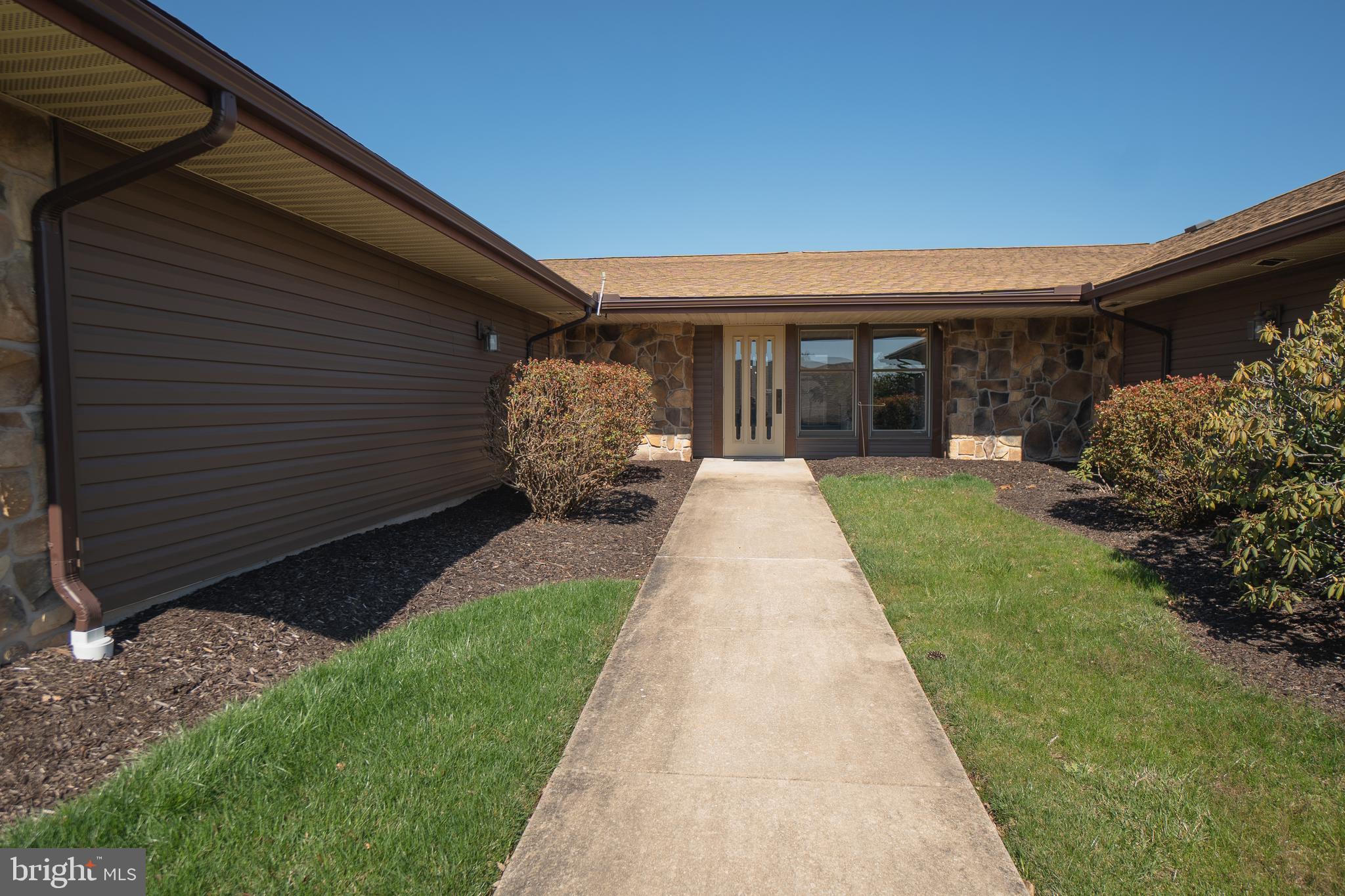 CRESTVIEW VILLAS - Residential