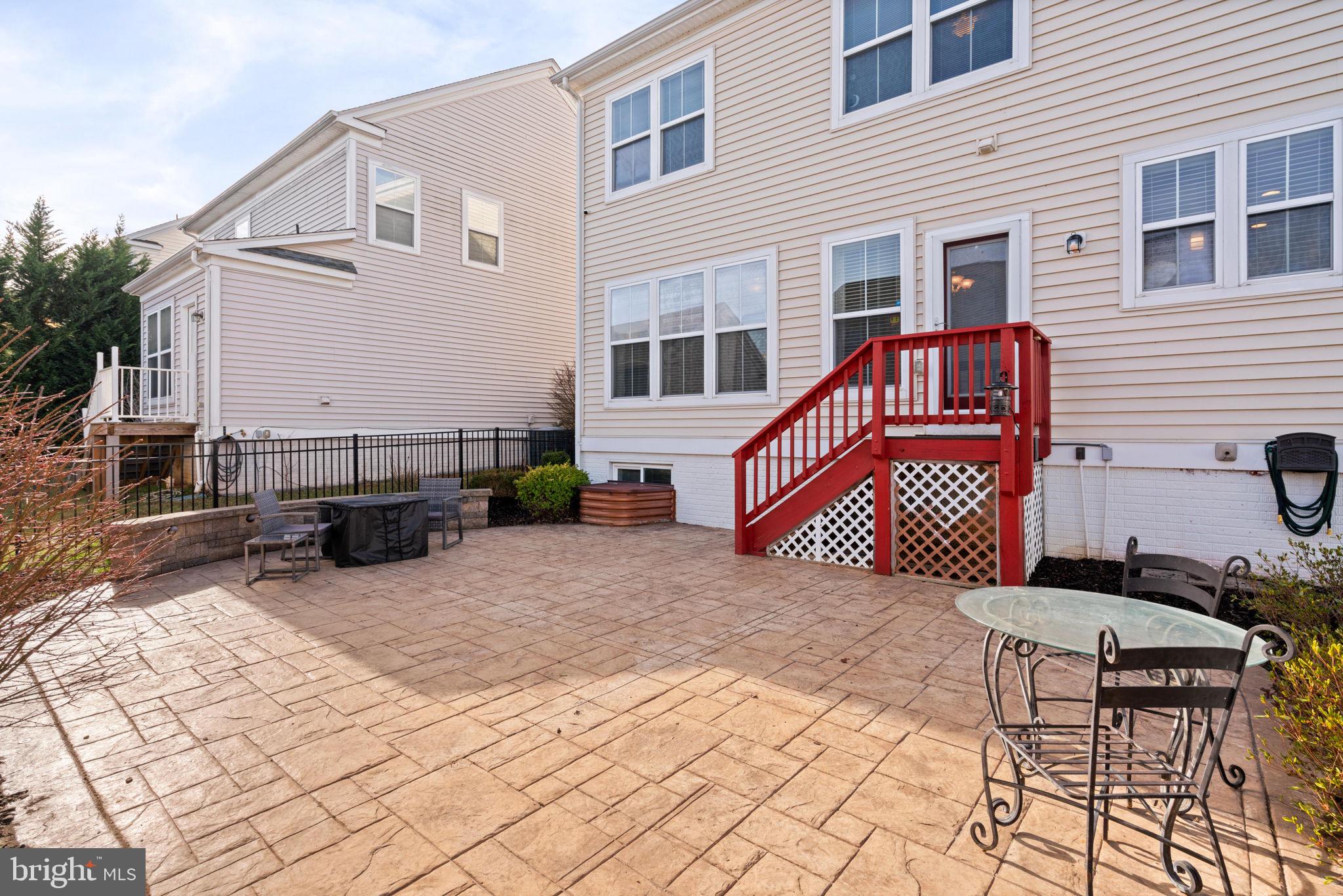 LADYSMITH VILLAGE - Residential