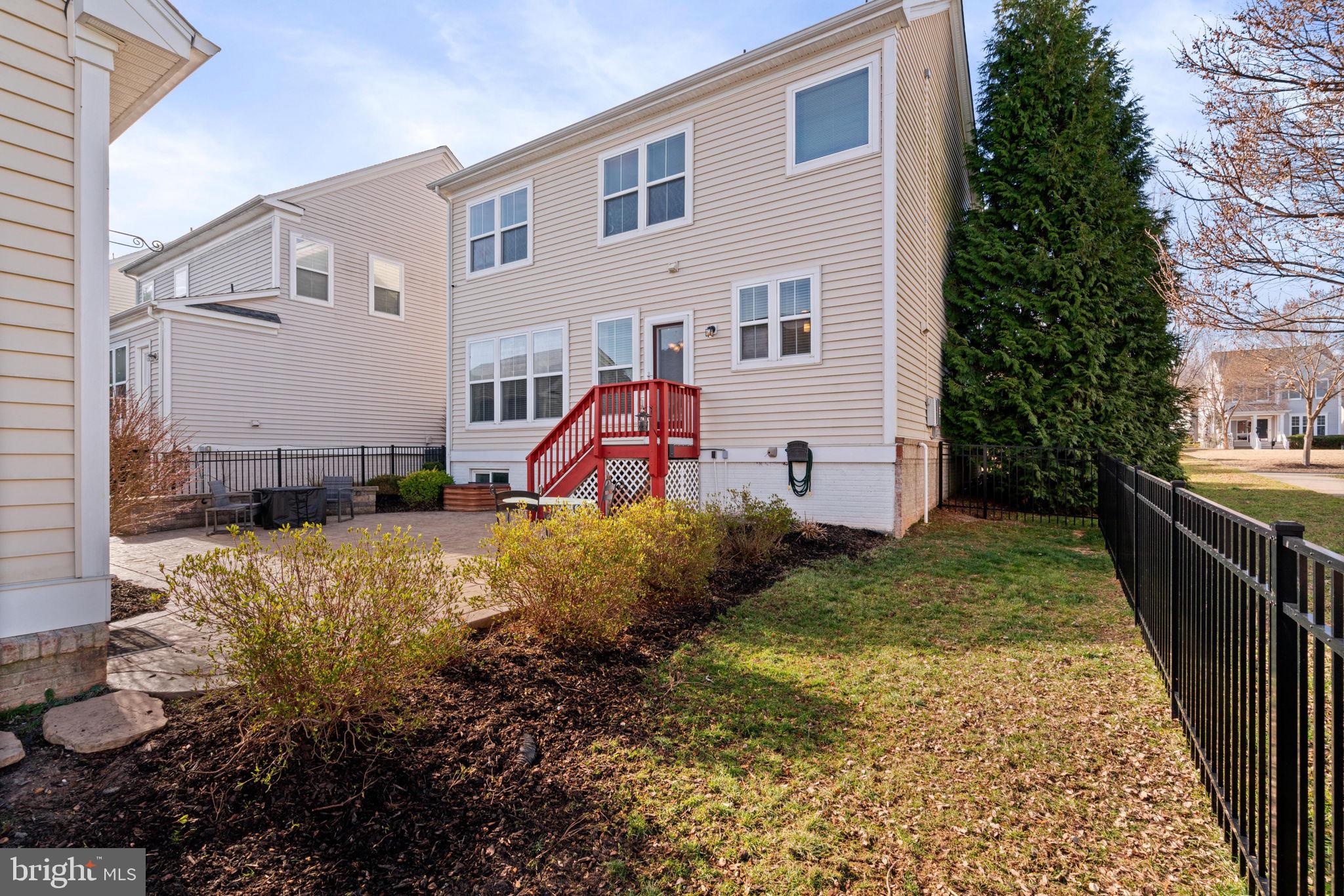 LADYSMITH VILLAGE - Residential