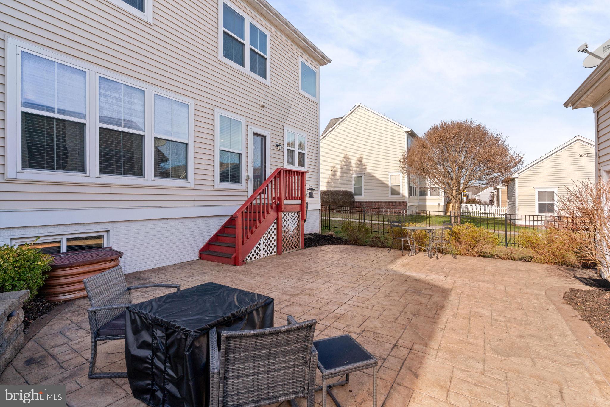 LADYSMITH VILLAGE - Residential