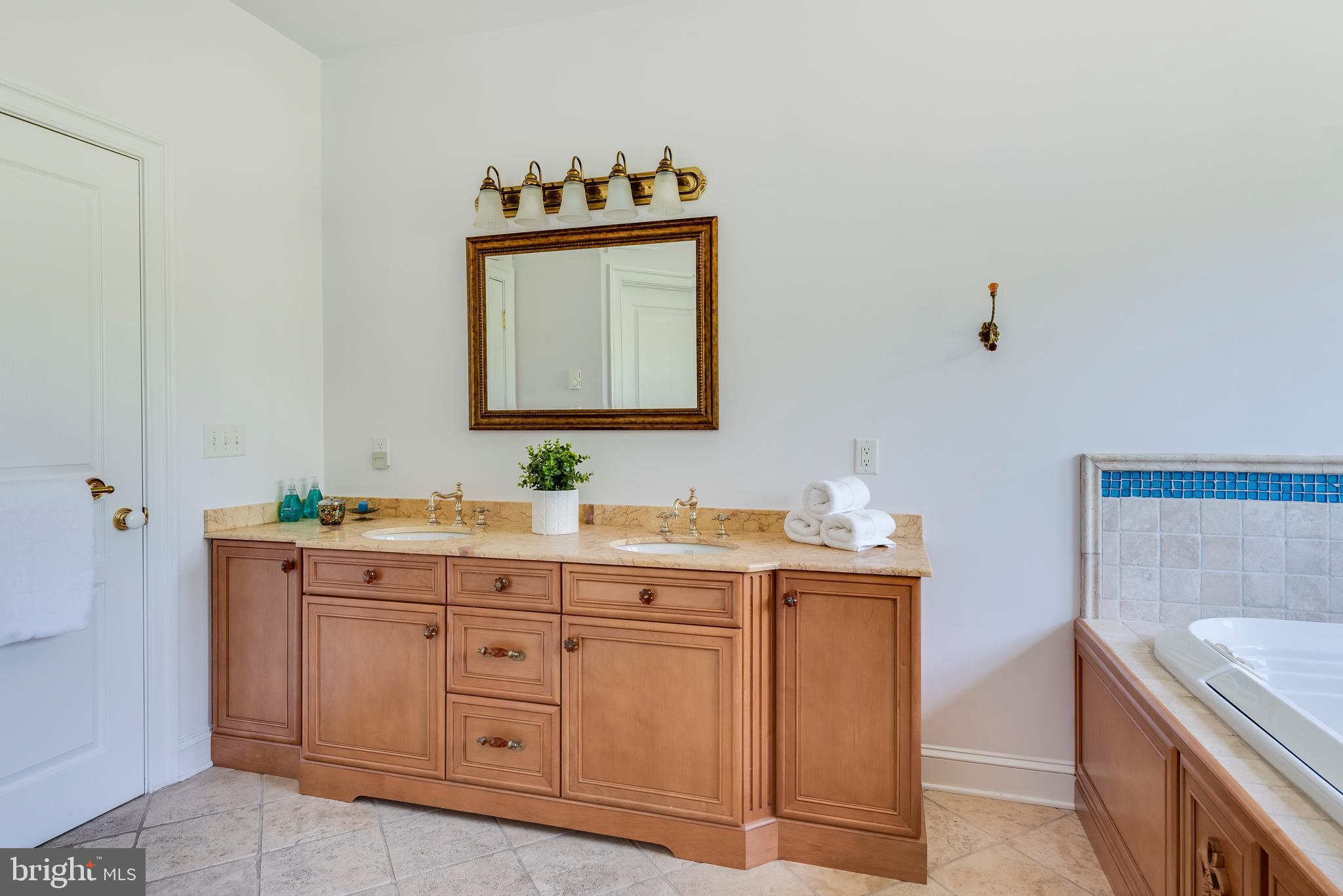 ROUND BAY - Residential