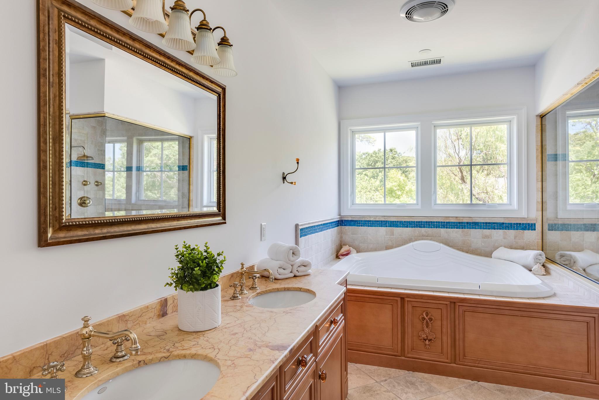 ROUND BAY - Residential