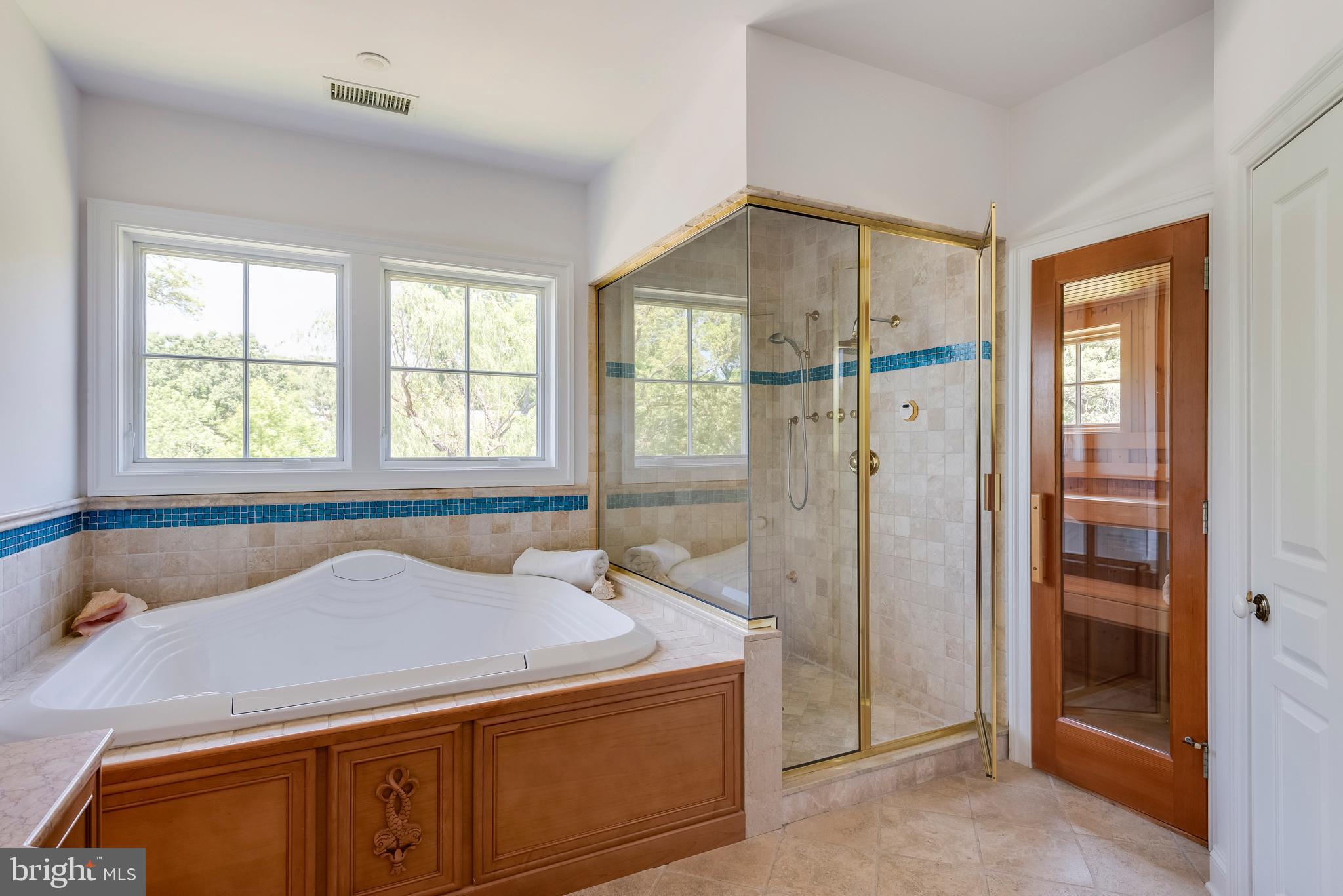 ROUND BAY - Residential