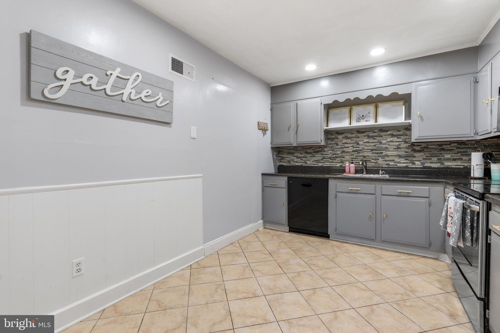 Photo of 107 S Linda Court, RICHLANDTOWN, PA 18955 (MLS # PABU2111820)