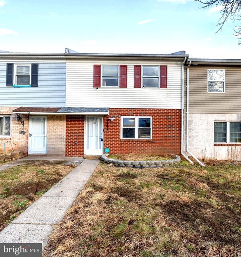 Townhouse For Sale - 107 S Linda Court<br/> RICHLANDTOWN, PA 18955