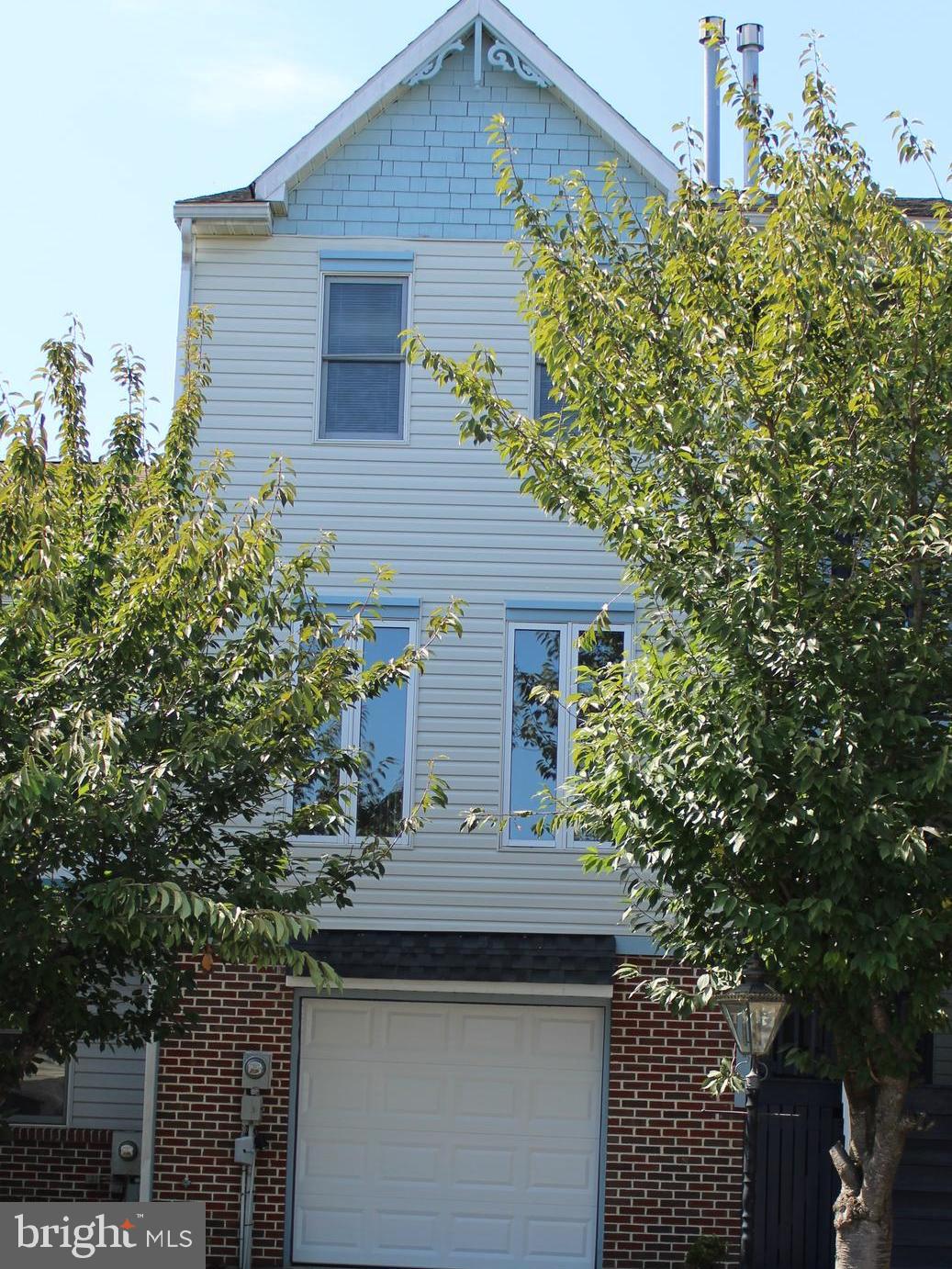 KENLY SQUARE - Residential Lease