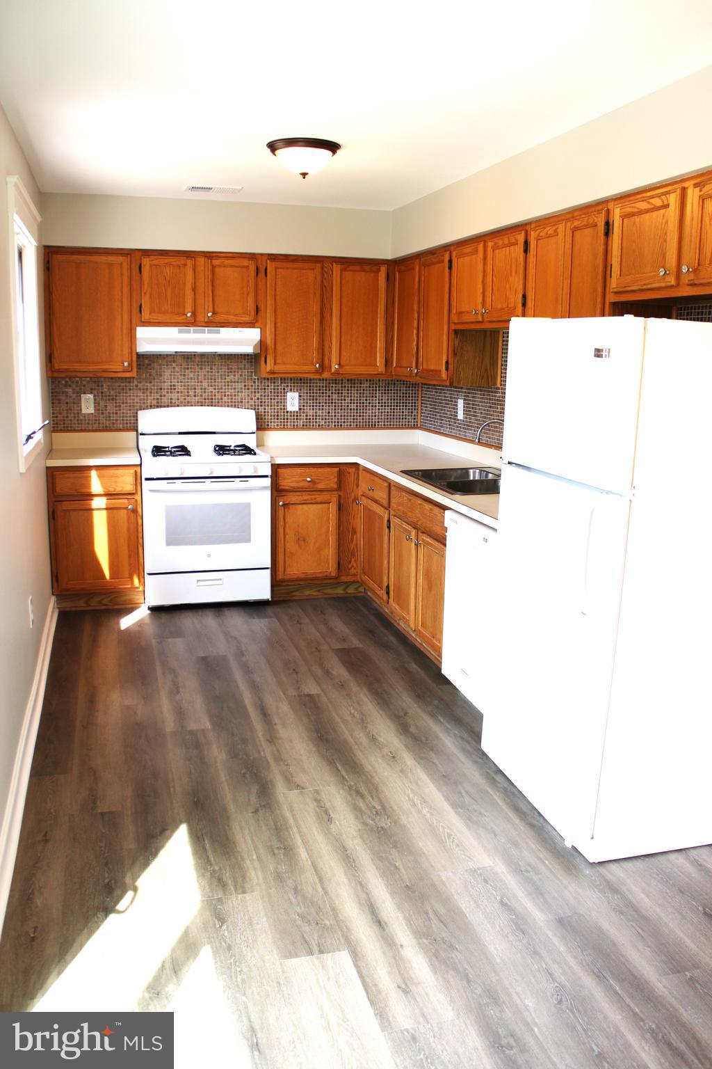 KENLY SQUARE - Residential Lease