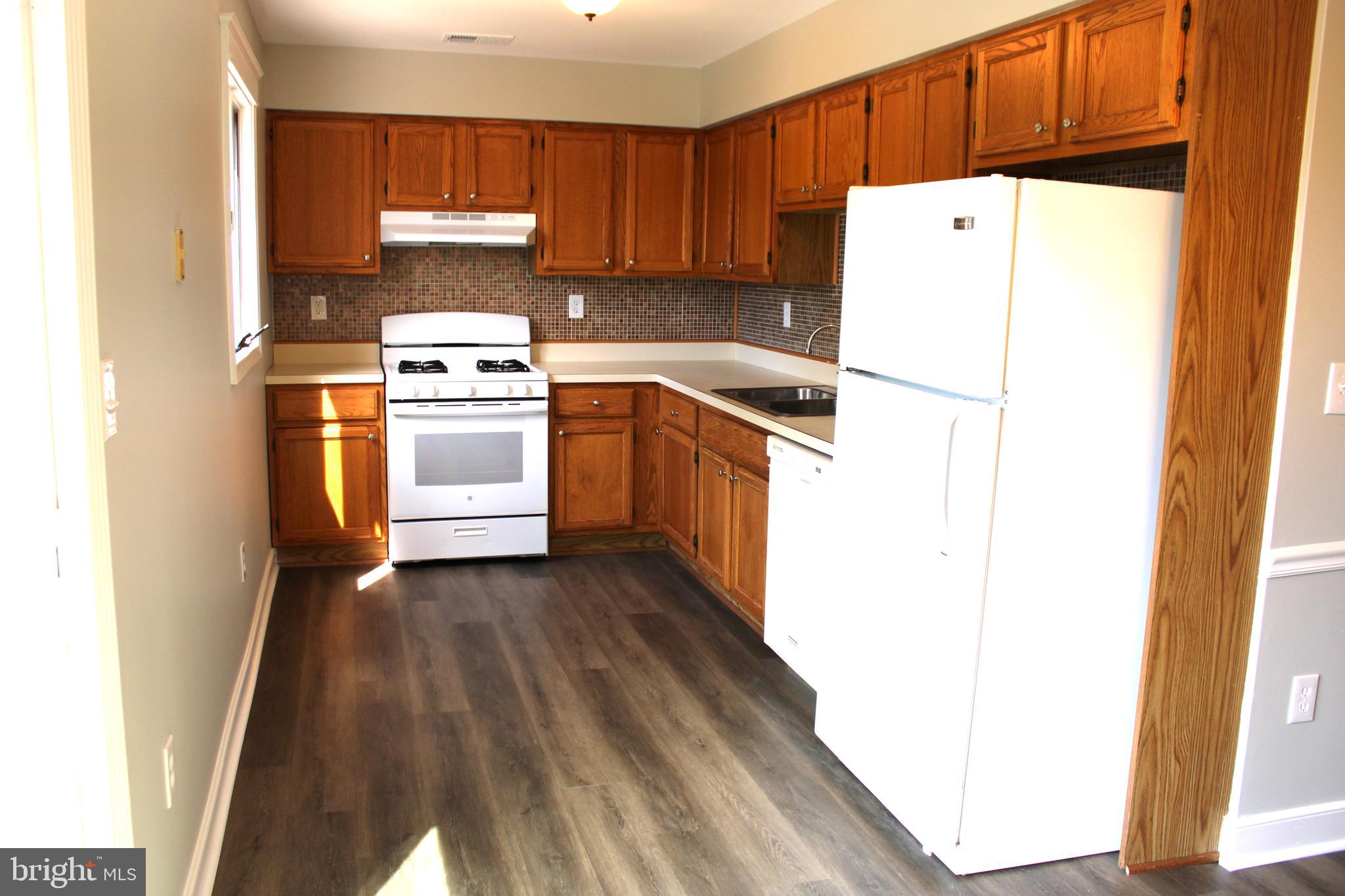 KENLY SQUARE - Residential Lease