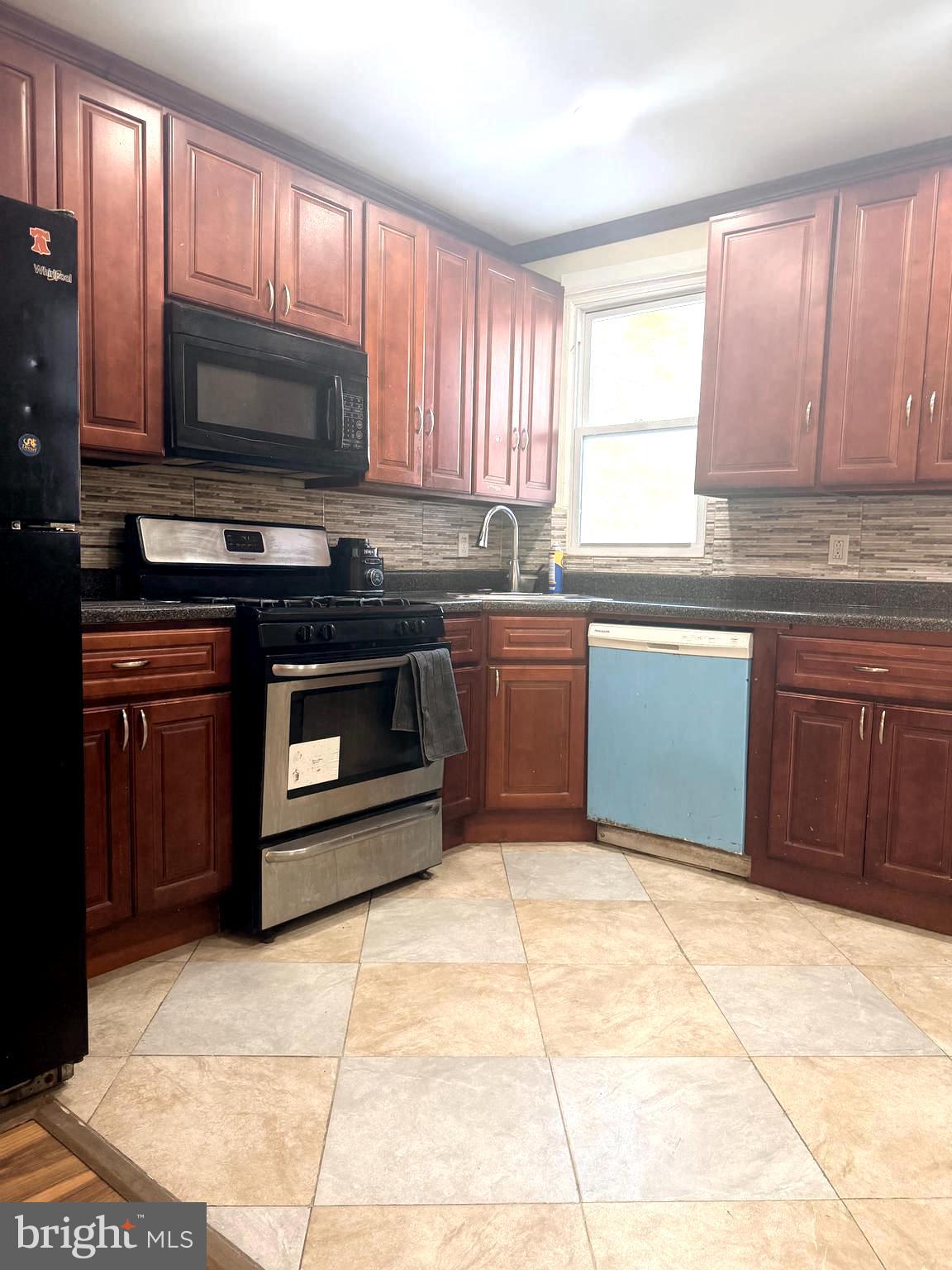 WEST OAK LANE - Residential