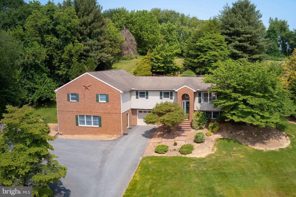 Photo of 2998 SHIPROCK RD, WILLOW STREET, PA 17584 (MLS # PALA2035328)