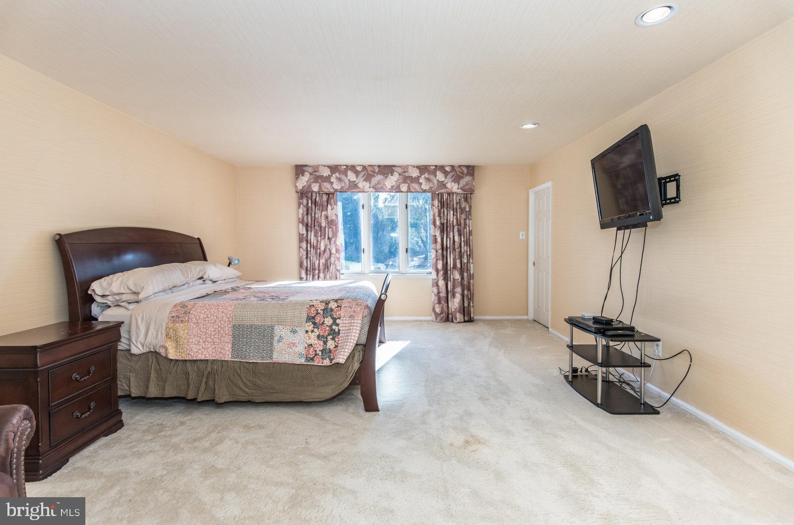 HUNTINGDON VALLEY - Residential