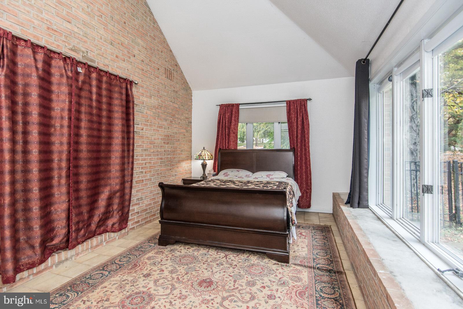 HUNTINGDON VALLEY - Residential