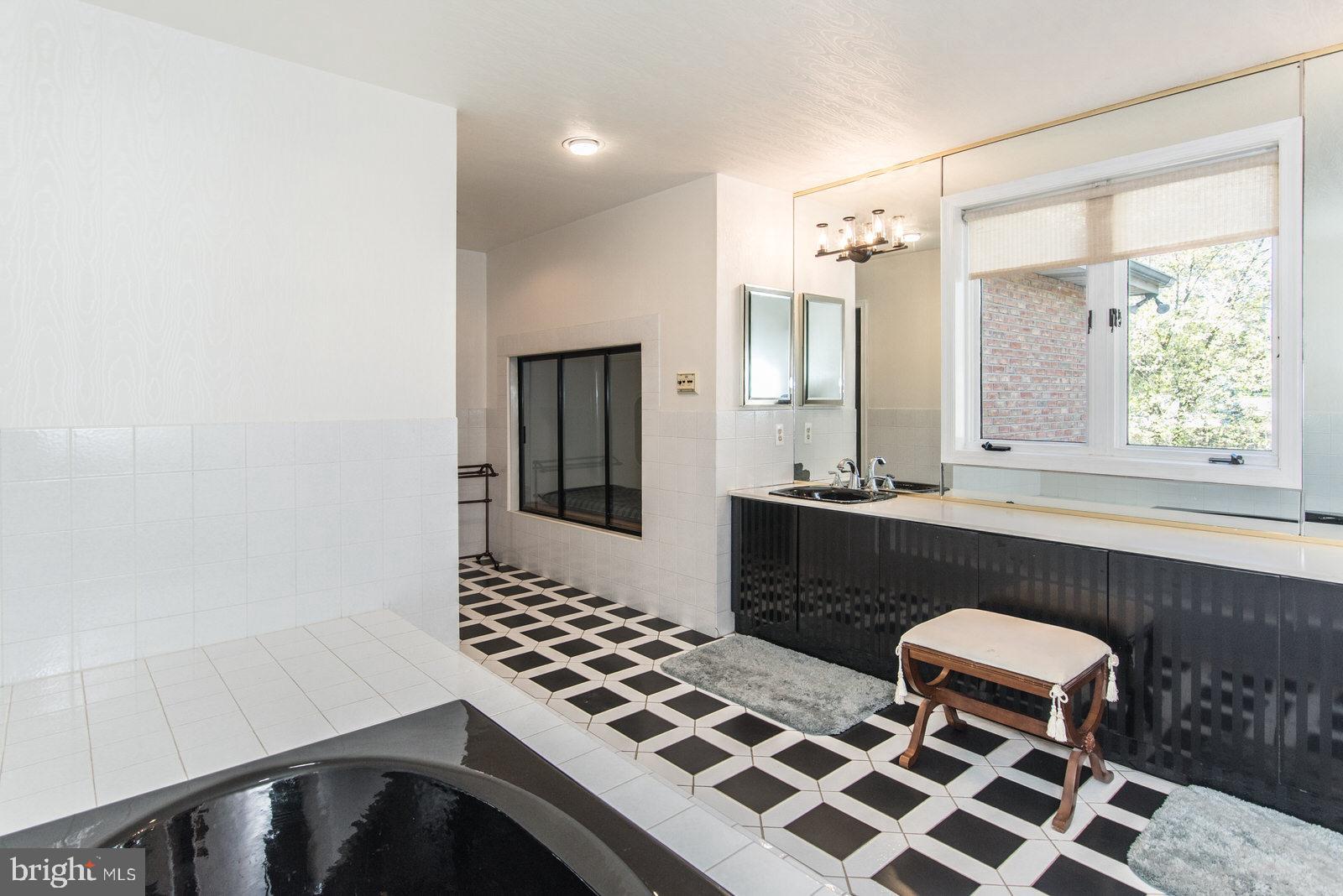 HUNTINGDON VALLEY - Residential