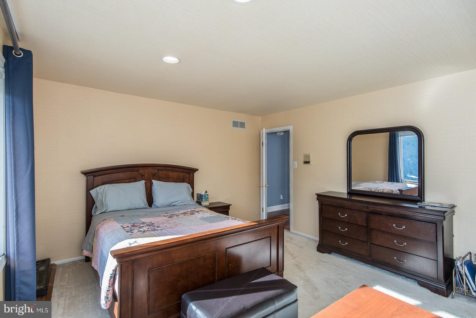 HUNTINGDON VALLEY - Residential