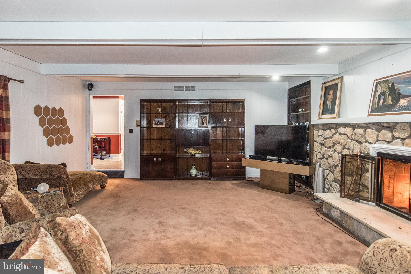 HUNTINGDON VALLEY - Residential