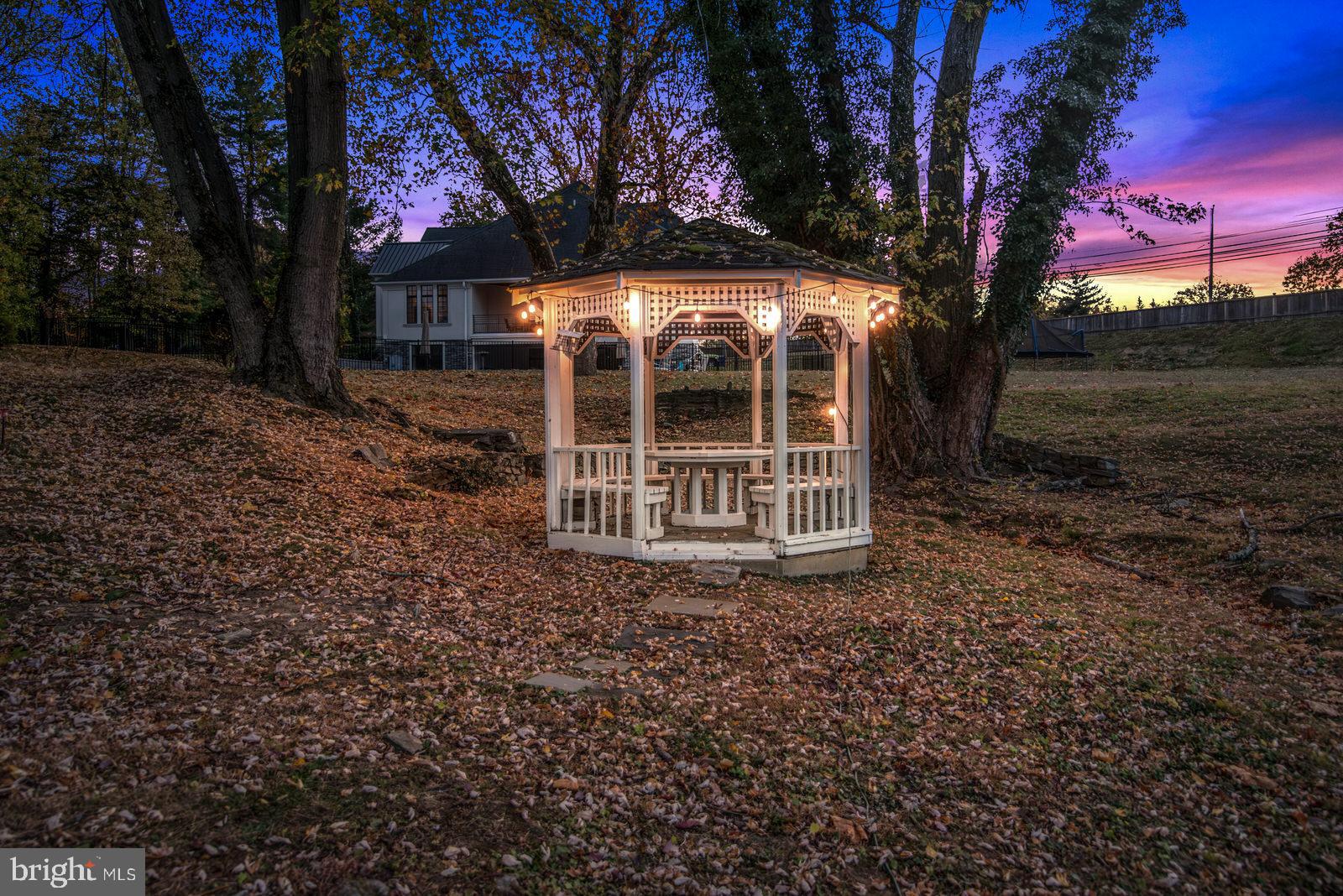 HUNTINGDON VALLEY - Residential