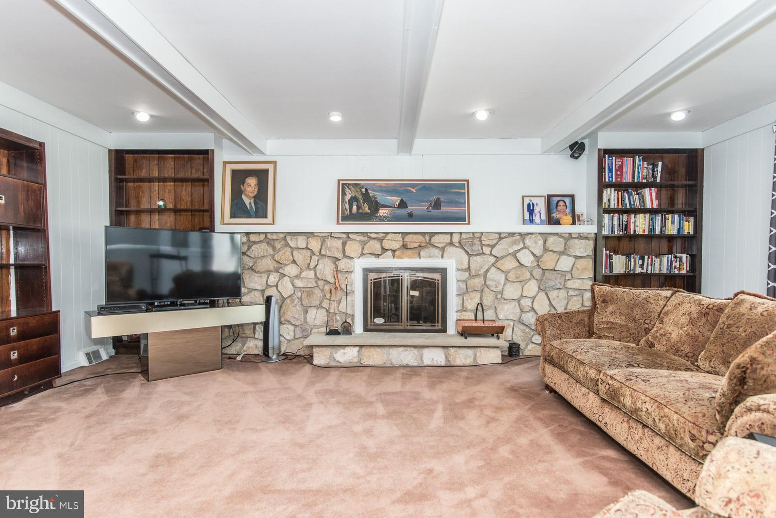 HUNTINGDON VALLEY - Residential