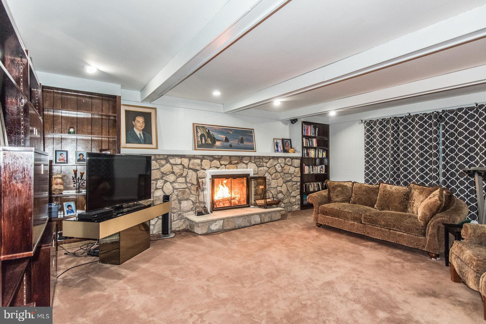 HUNTINGDON VALLEY - Residential