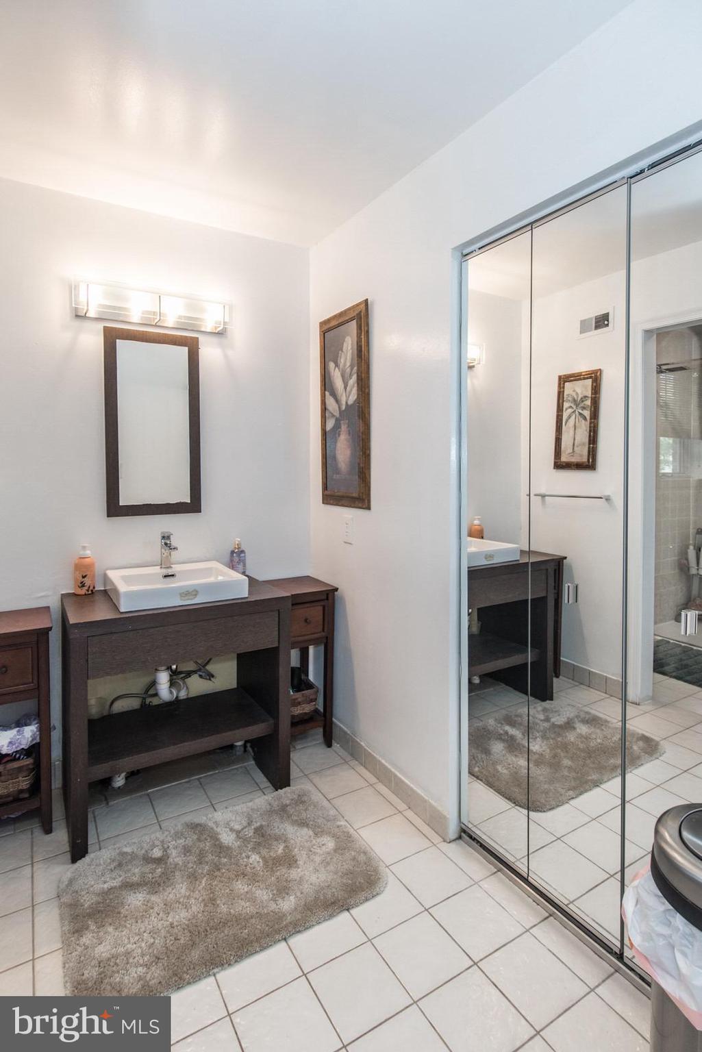 HUNTINGDON VALLEY - Residential