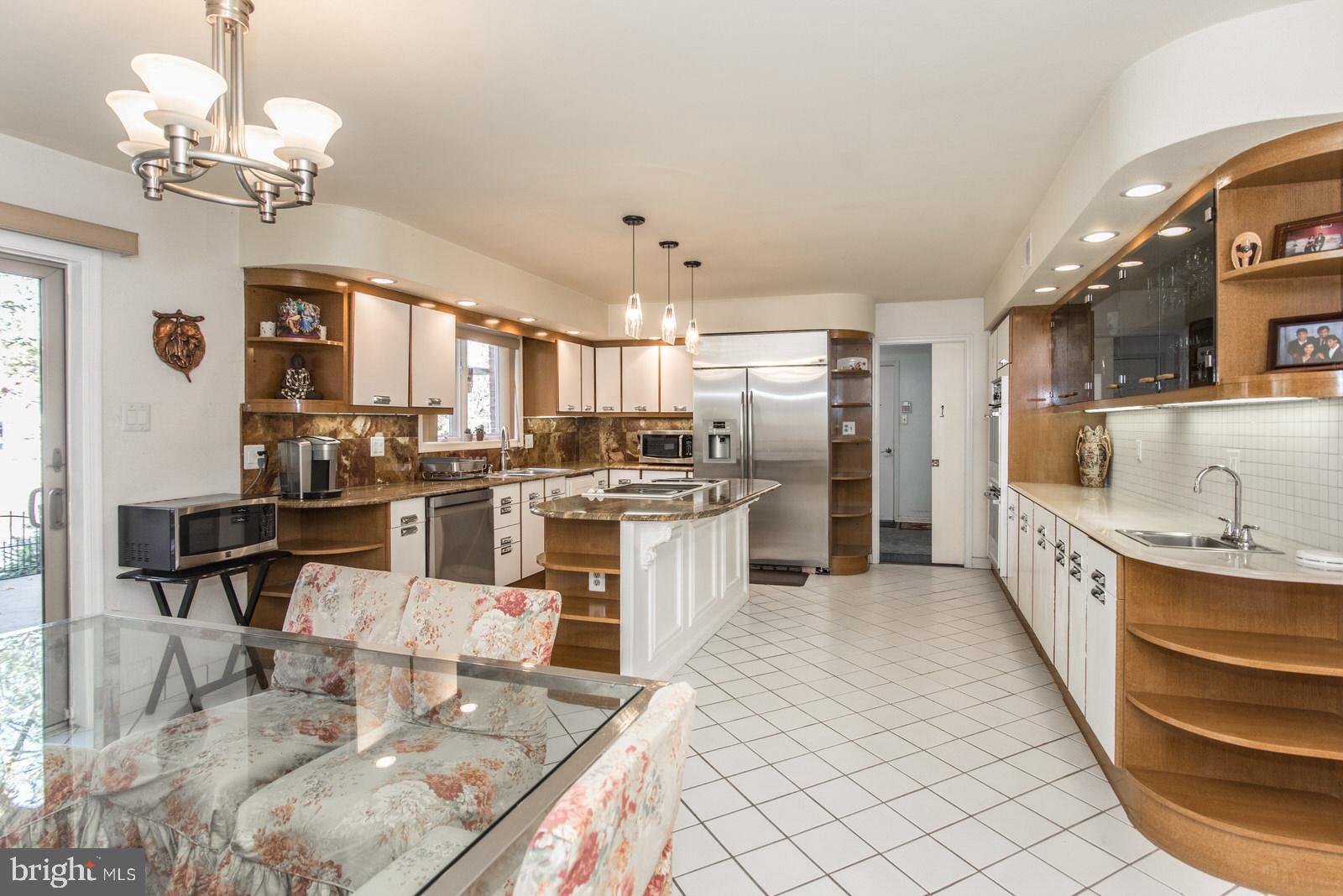 HUNTINGDON VALLEY - Residential