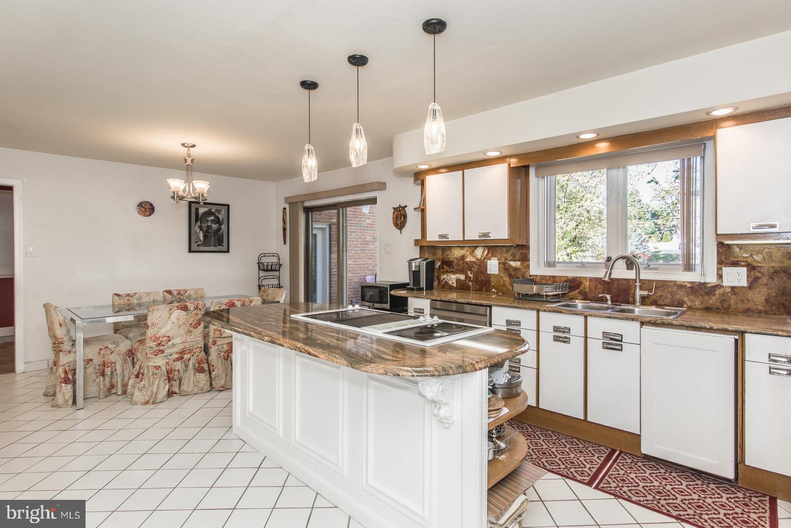 HUNTINGDON VALLEY - Residential