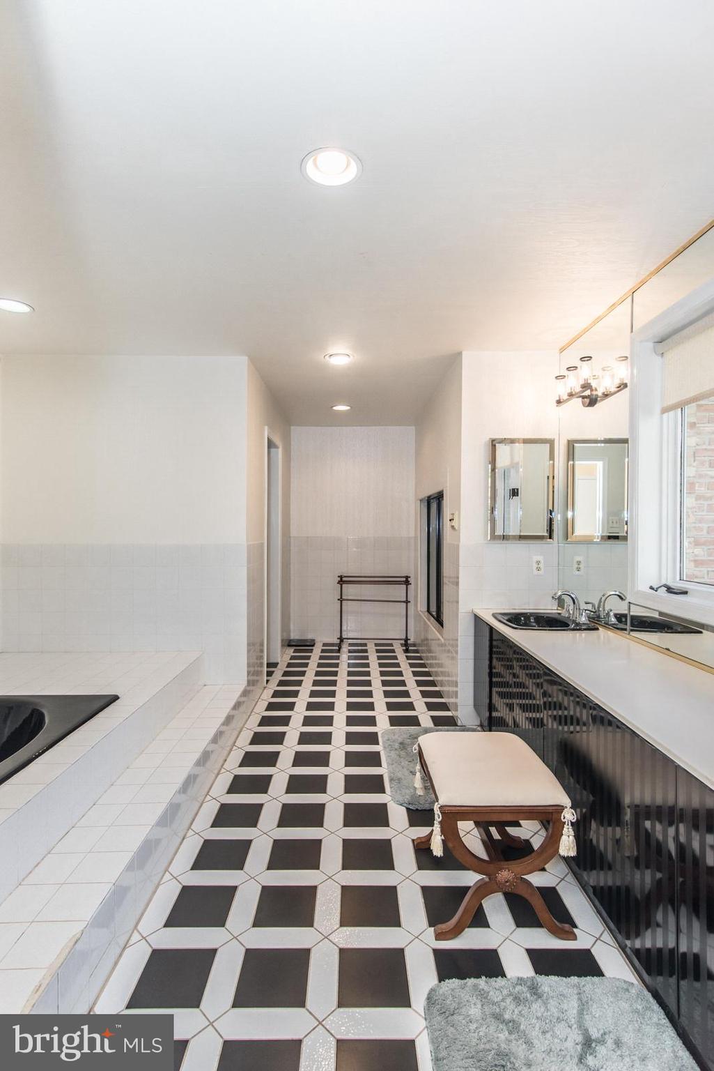 HUNTINGDON VALLEY - Residential