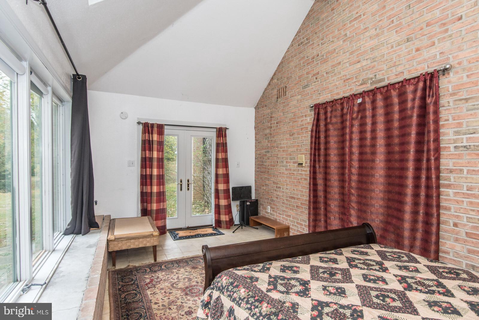 HUNTINGDON VALLEY - Residential