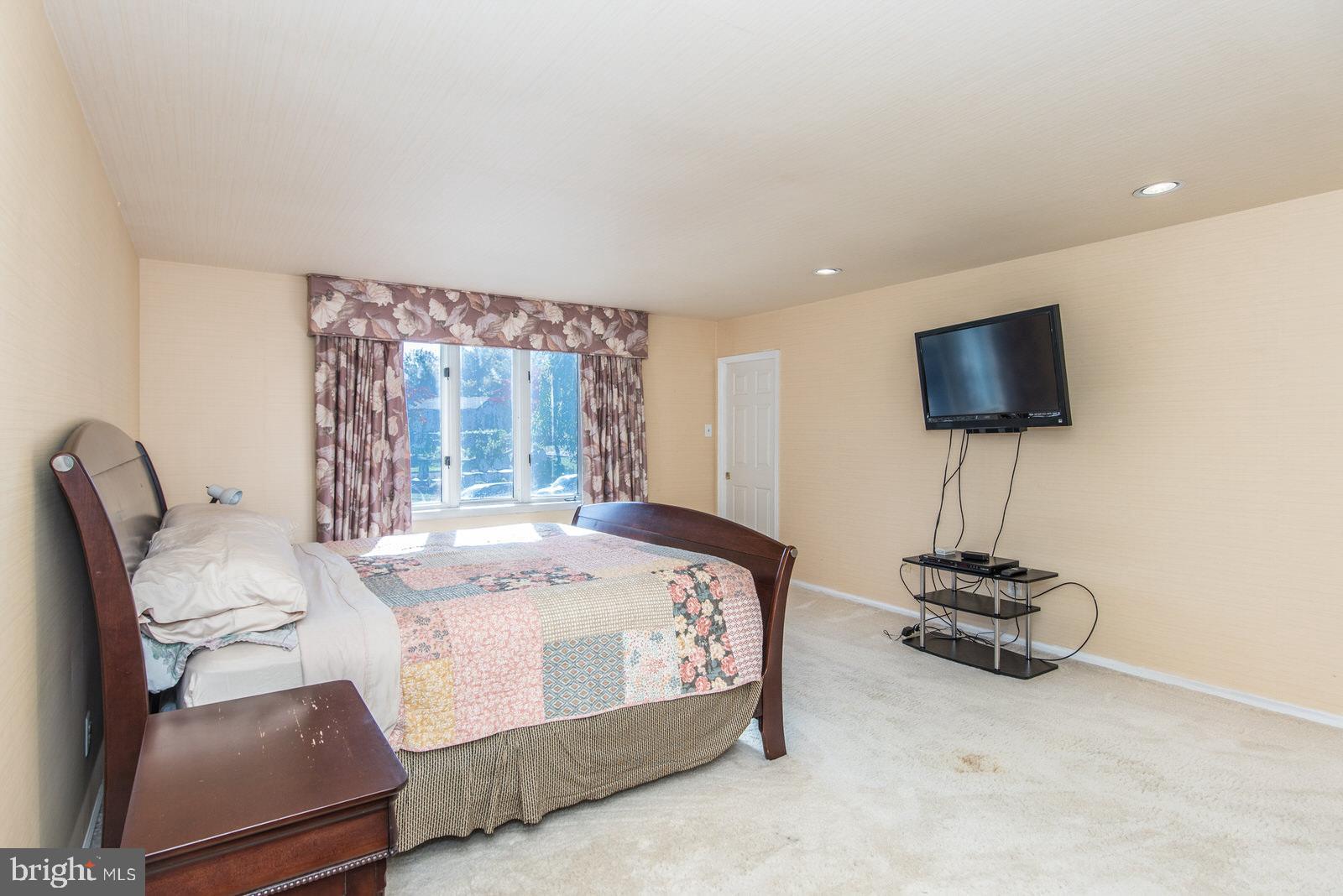 HUNTINGDON VALLEY - Residential