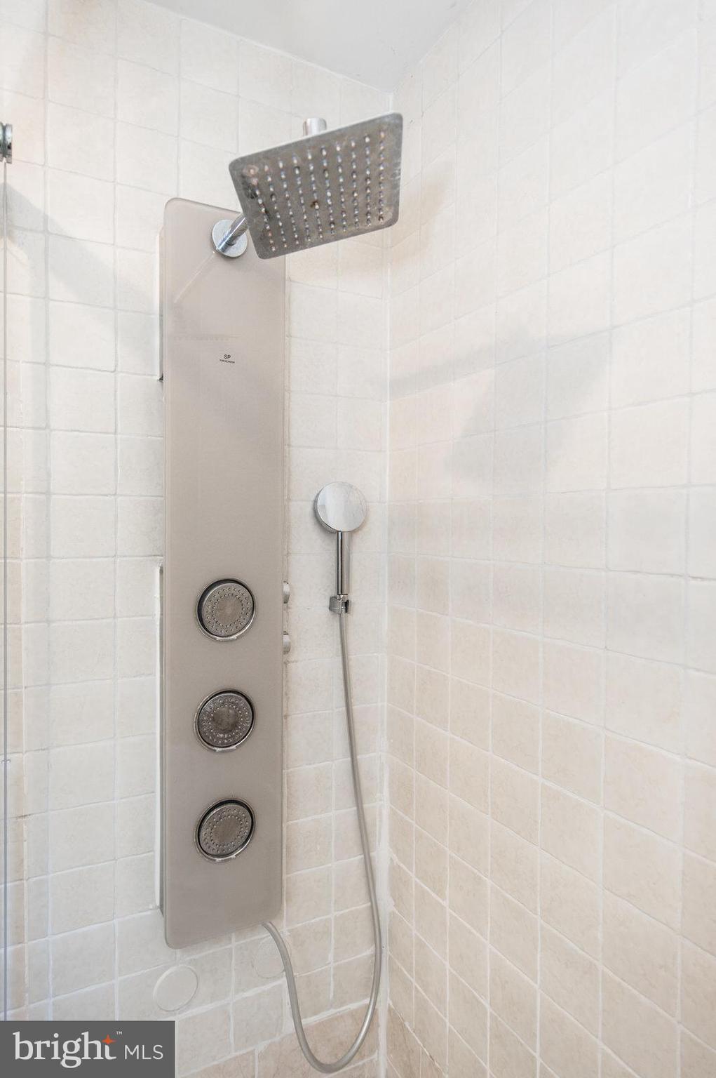 HUNTINGDON VALLEY - Residential